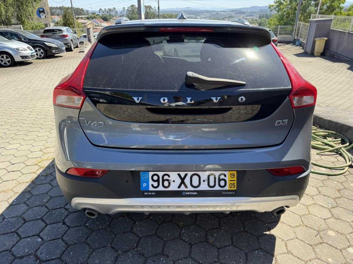 volvo-v40-cross-country-2019-diesel-1969cc