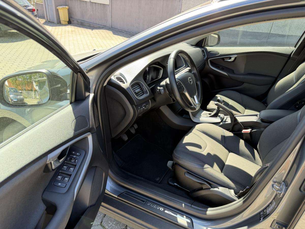 volvo-v40-cross-country-2019-diesel-1969cc