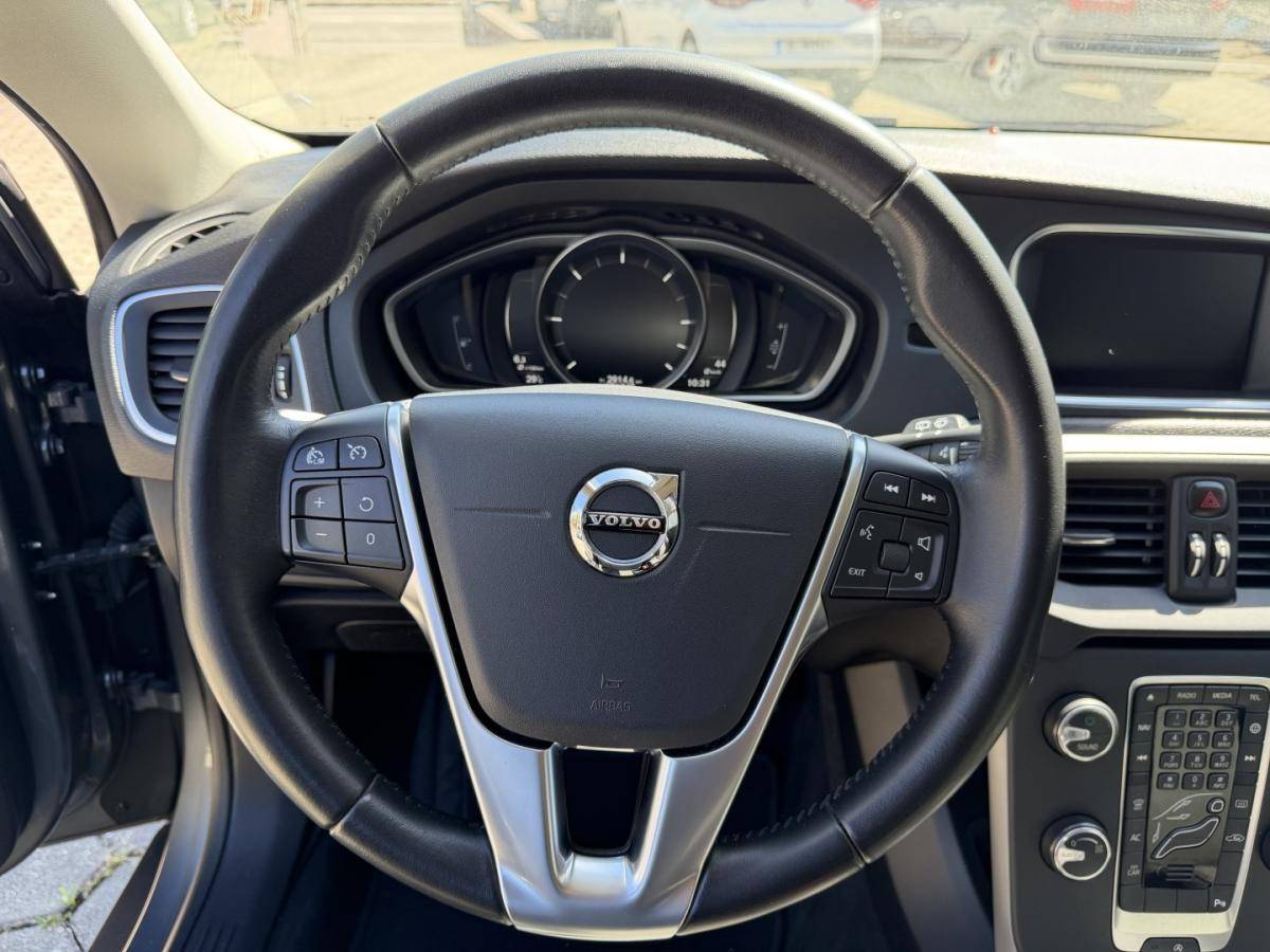 volvo-v40-cross-country-2019-diesel-1969cc