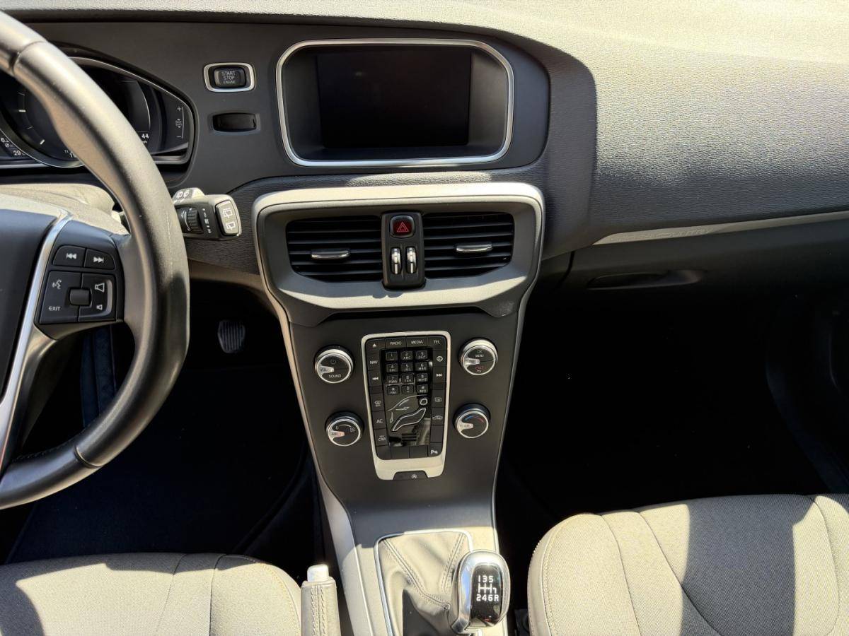 volvo-v40-cross-country-2019-diesel-1969cc