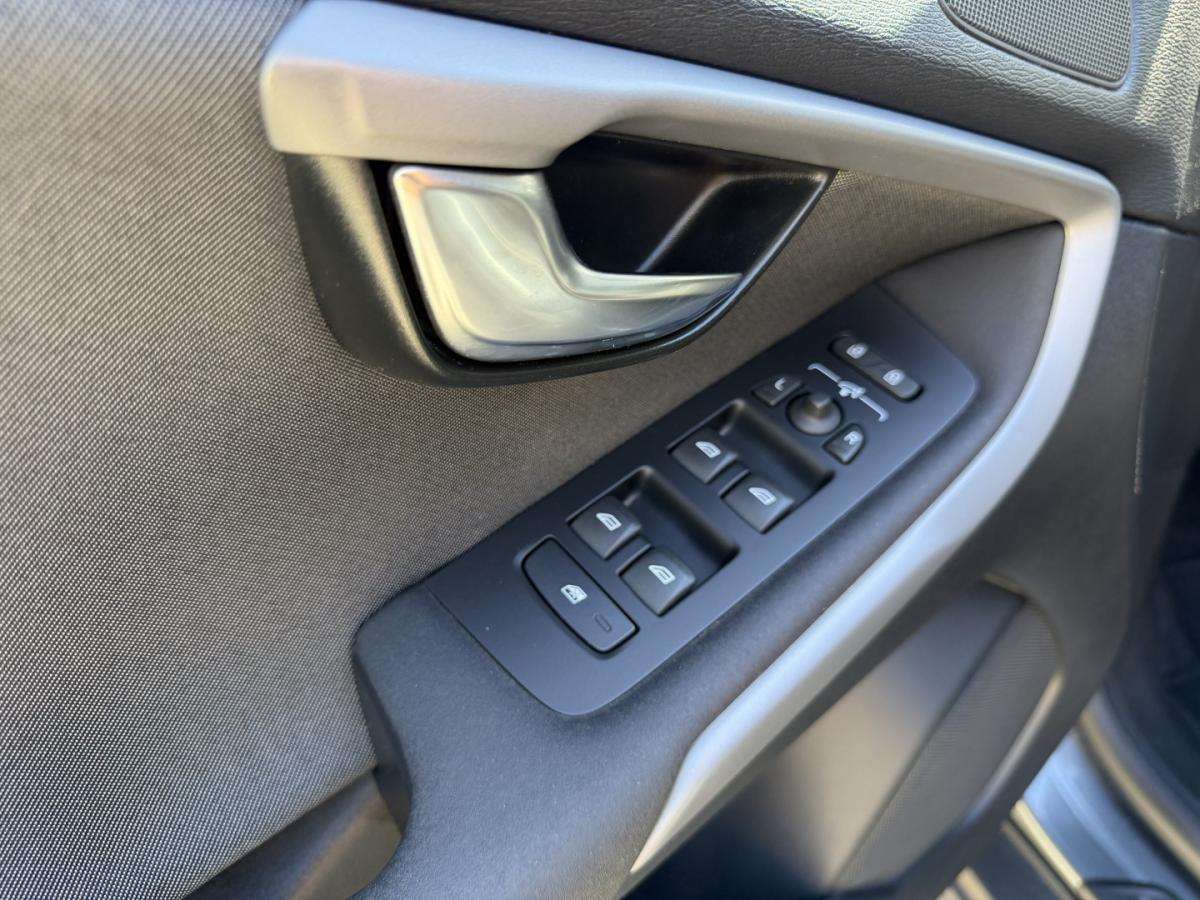 volvo-v40-cross-country-2019-diesel-1969cc