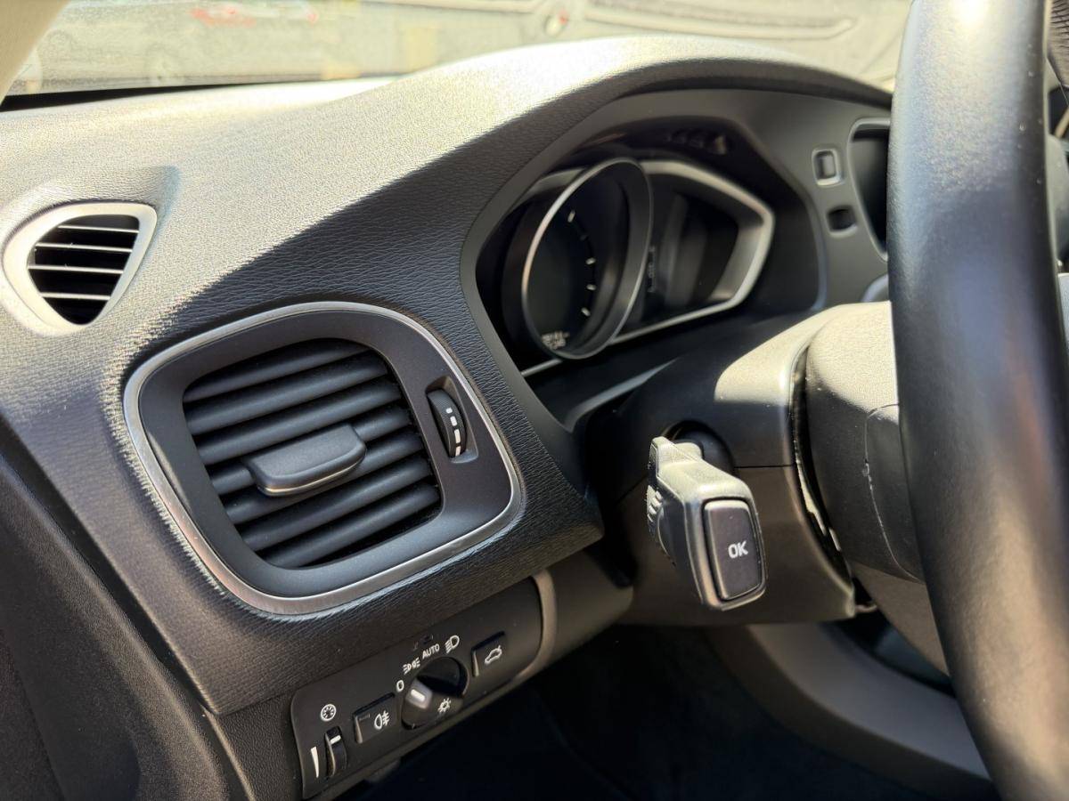 volvo-v40-cross-country-2019-diesel-1969cc