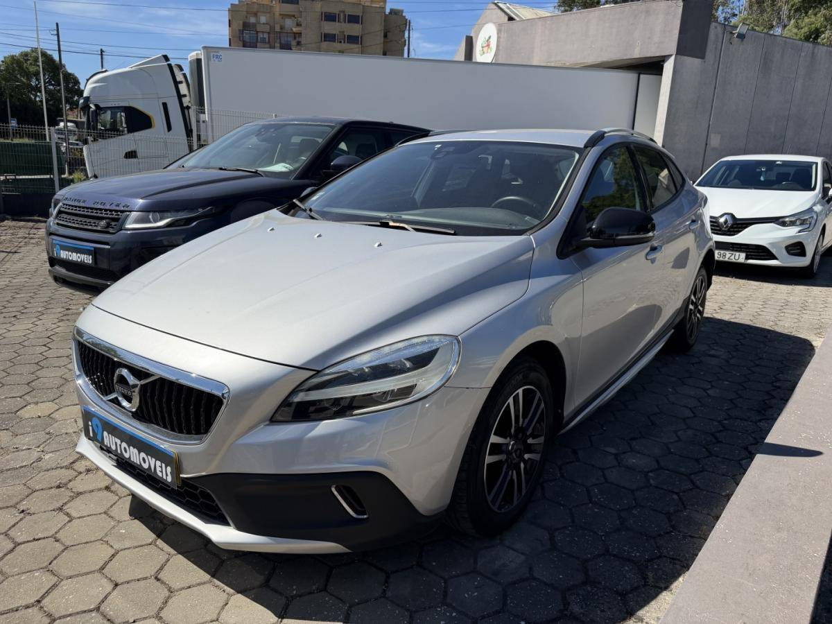 volvo-v40-cross-country-2017-diesel-1969cc
