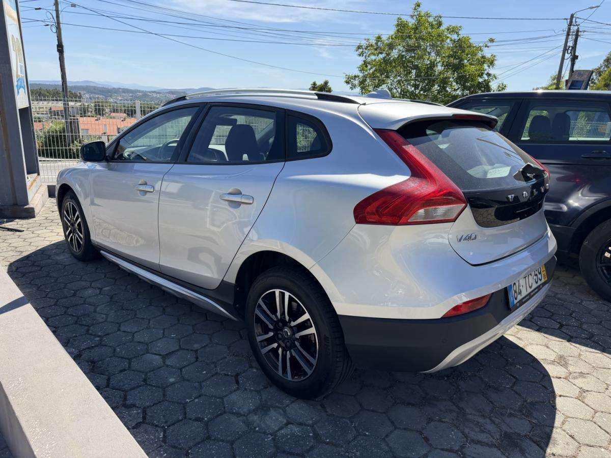 volvo-v40-cross-country-2017-diesel-1969cc