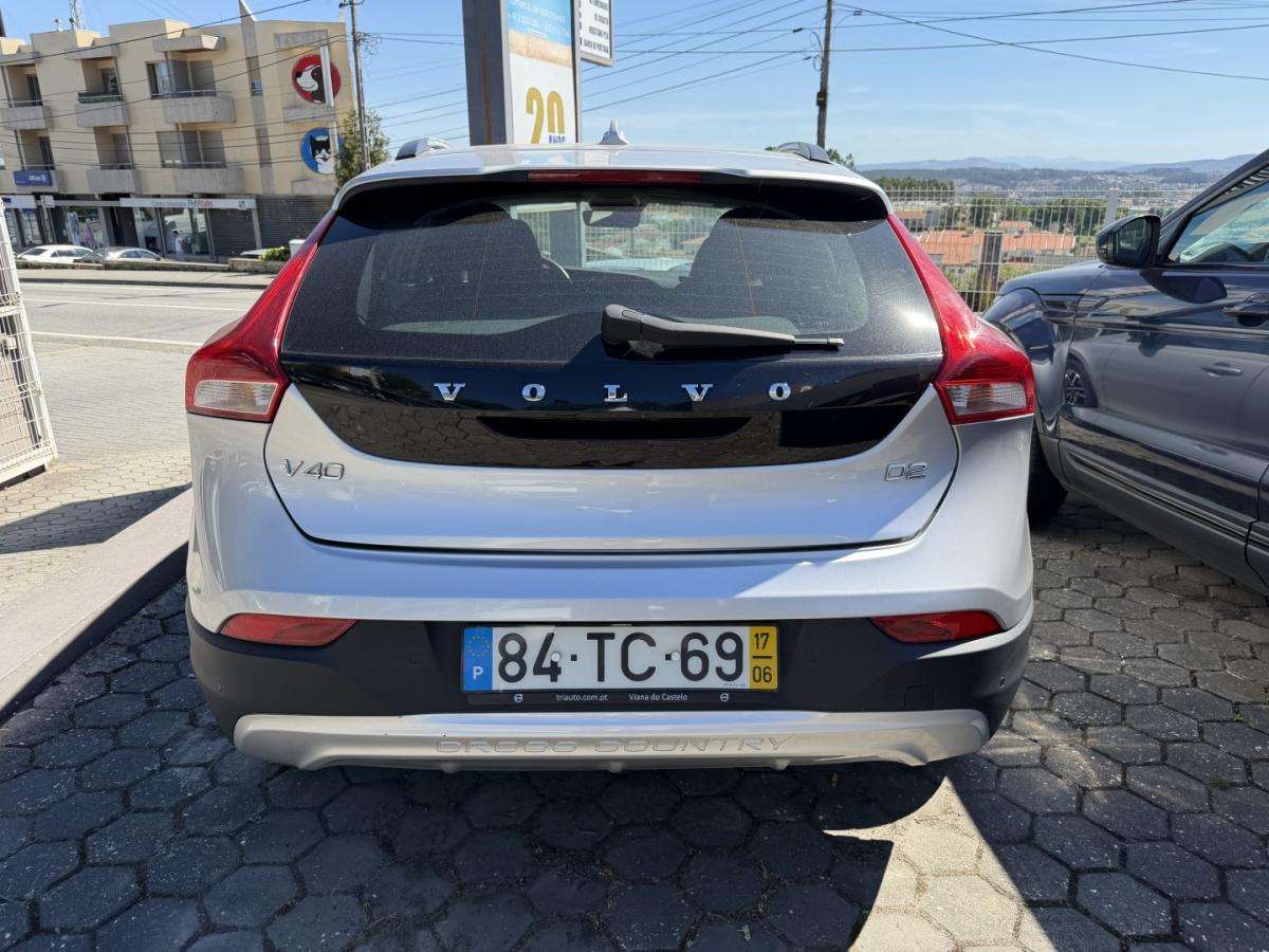 volvo-v40-cross-country-2017-diesel-1969cc