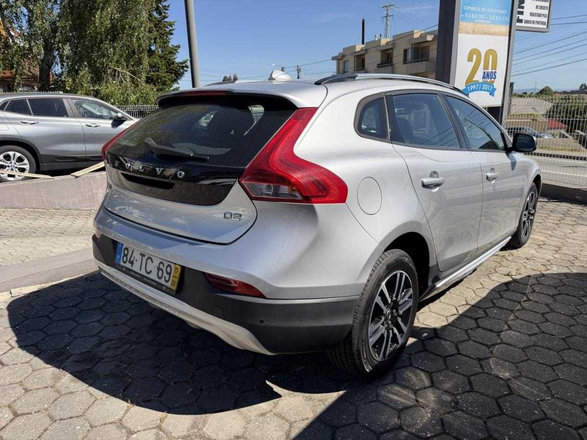 volvo-v40-cross-country-2017-diesel-1969cc
