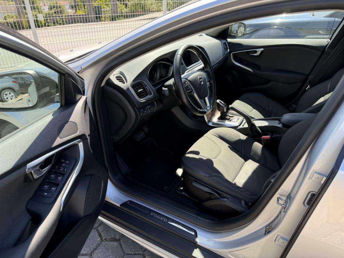volvo-v40-cross-country-2017-diesel-1969cc