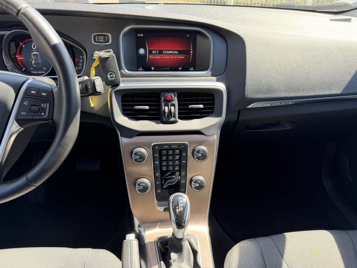volvo-v40-cross-country-2017-diesel-1969cc