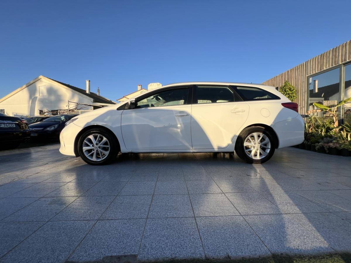 toyota-auris-2012-diesel-1998cc