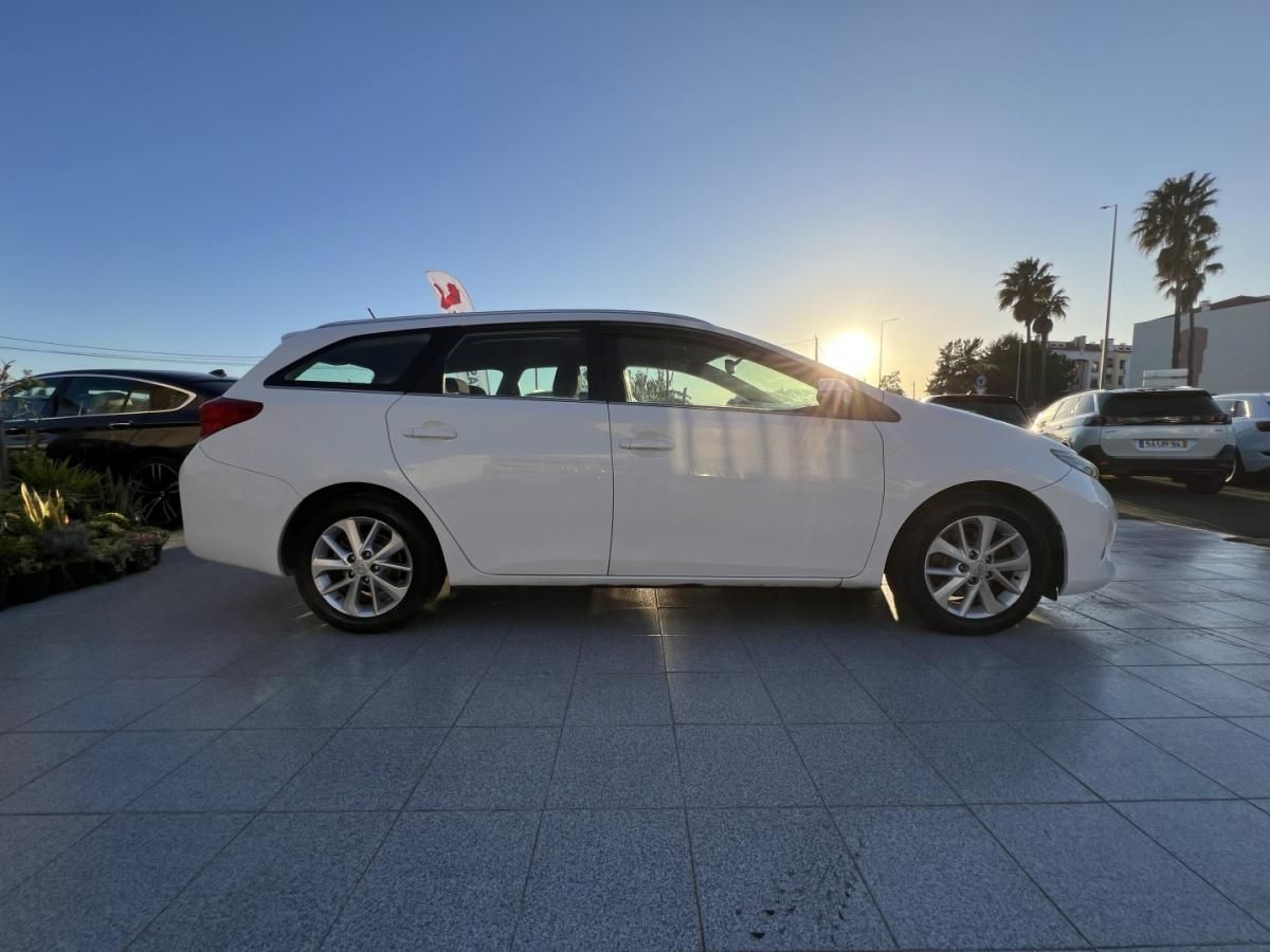 toyota-auris-2012-diesel-1998cc