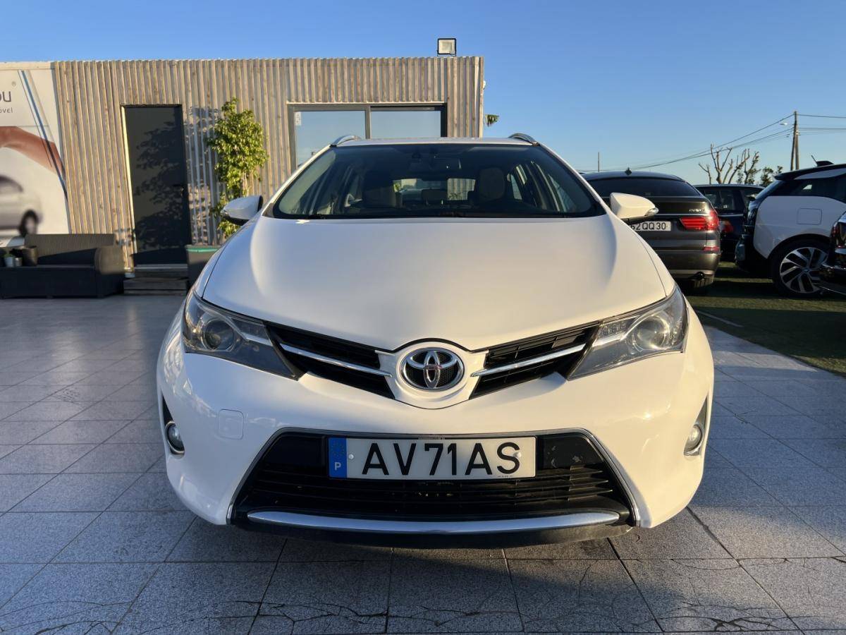 toyota-auris-2012-diesel-1998cc