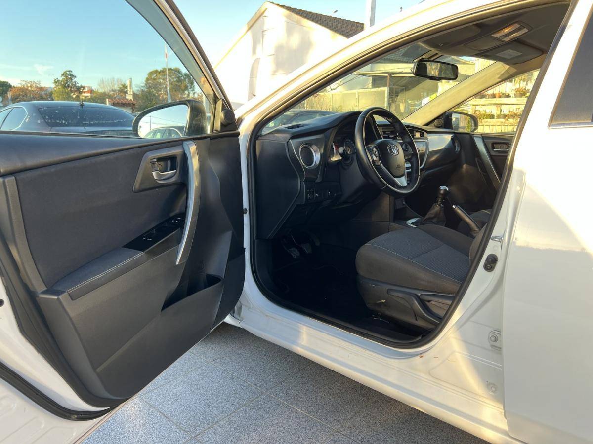 toyota-auris-2012-diesel-1998cc