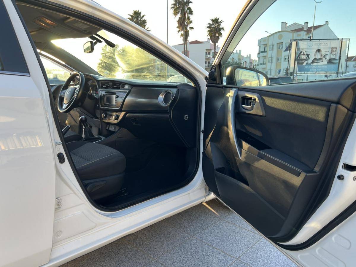 toyota-auris-2012-diesel-1998cc