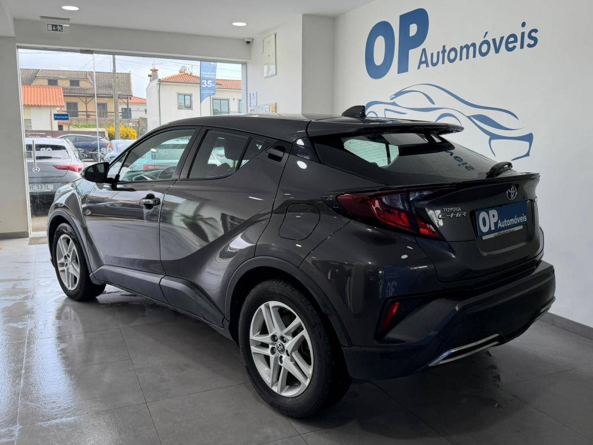 toyota-c-hr-2022-hibrido-a-gasolina-1987cc