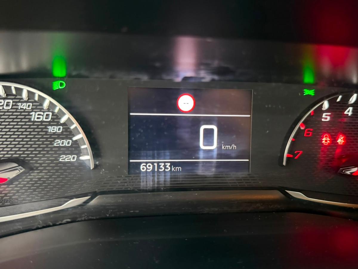 peugeot-2008-2023-gasolina-1199cc