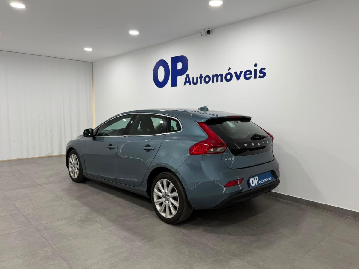 volvo-v40-2012-diesel-1560cc