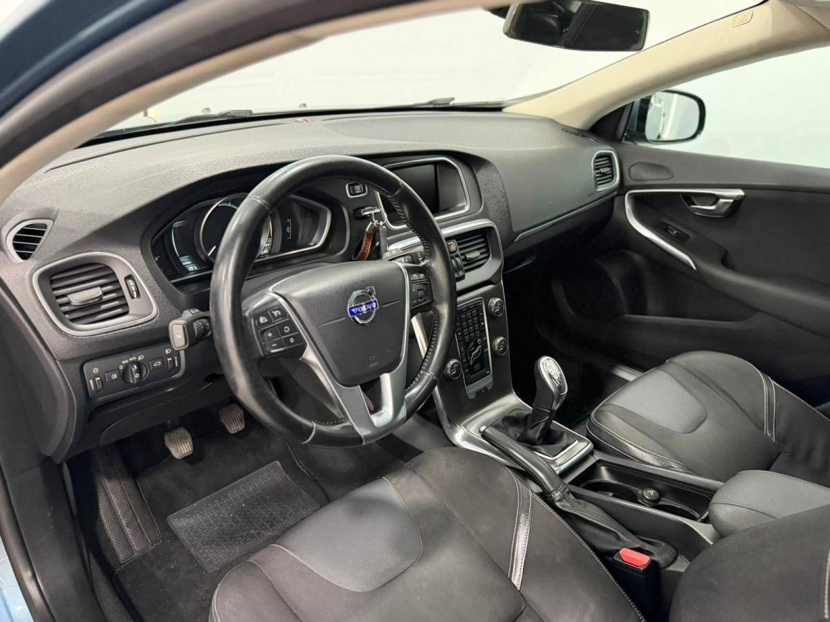 volvo-v40-2012-diesel-1560cc