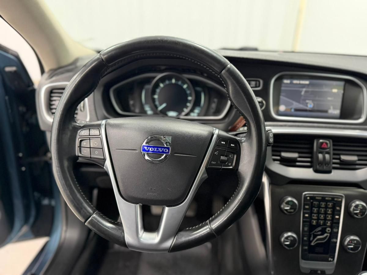 volvo-v40-2012-diesel-1560cc