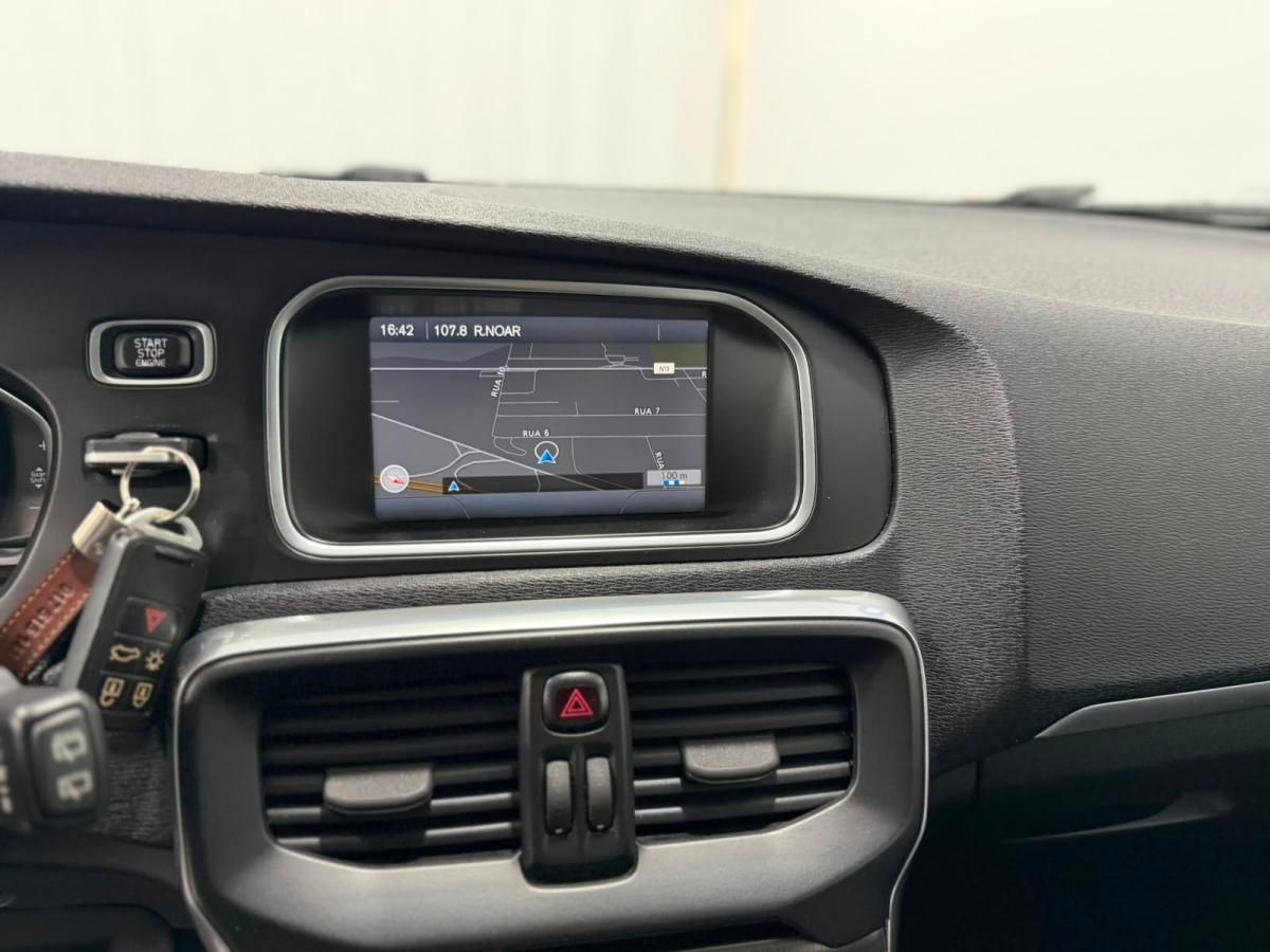 volvo-v40-2012-diesel-1560cc