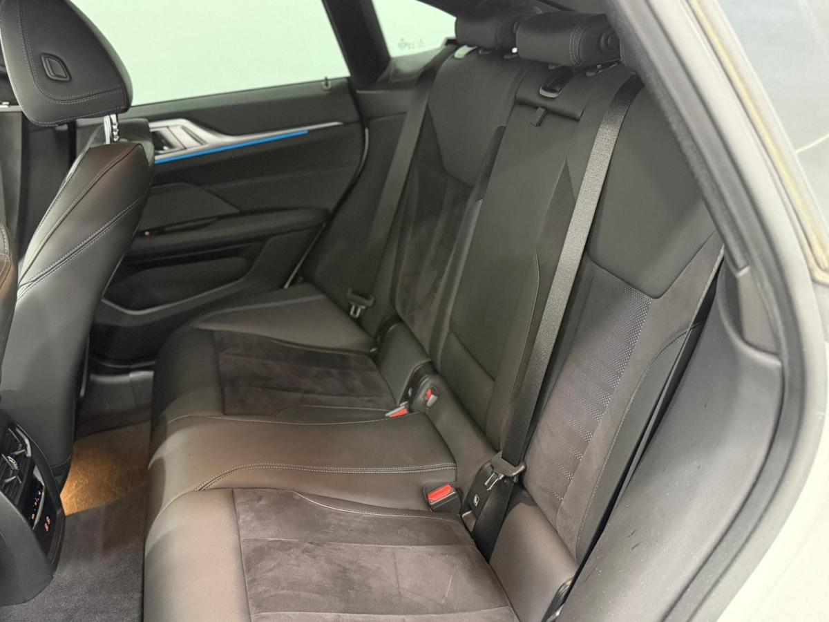 bmw-i4-2022-eletrico-500cc