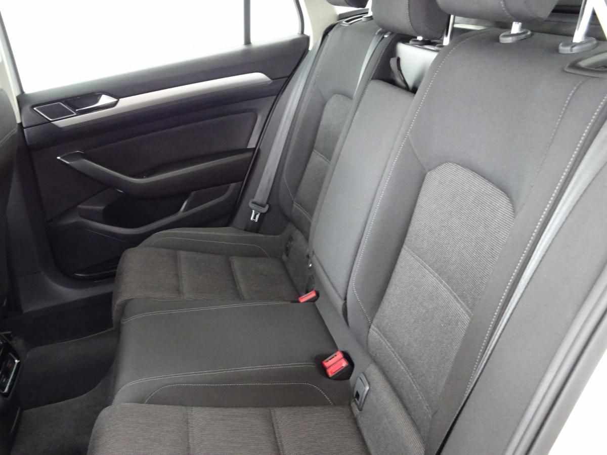 volkswagen-passat-variant-2019-diesel-1598cc