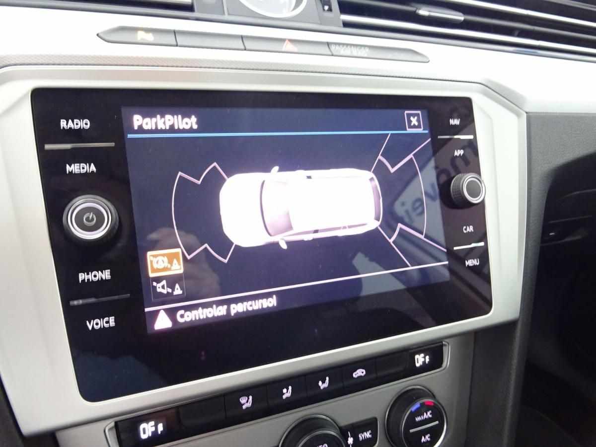 volkswagen-passat-variant-2019-diesel-1598cc
