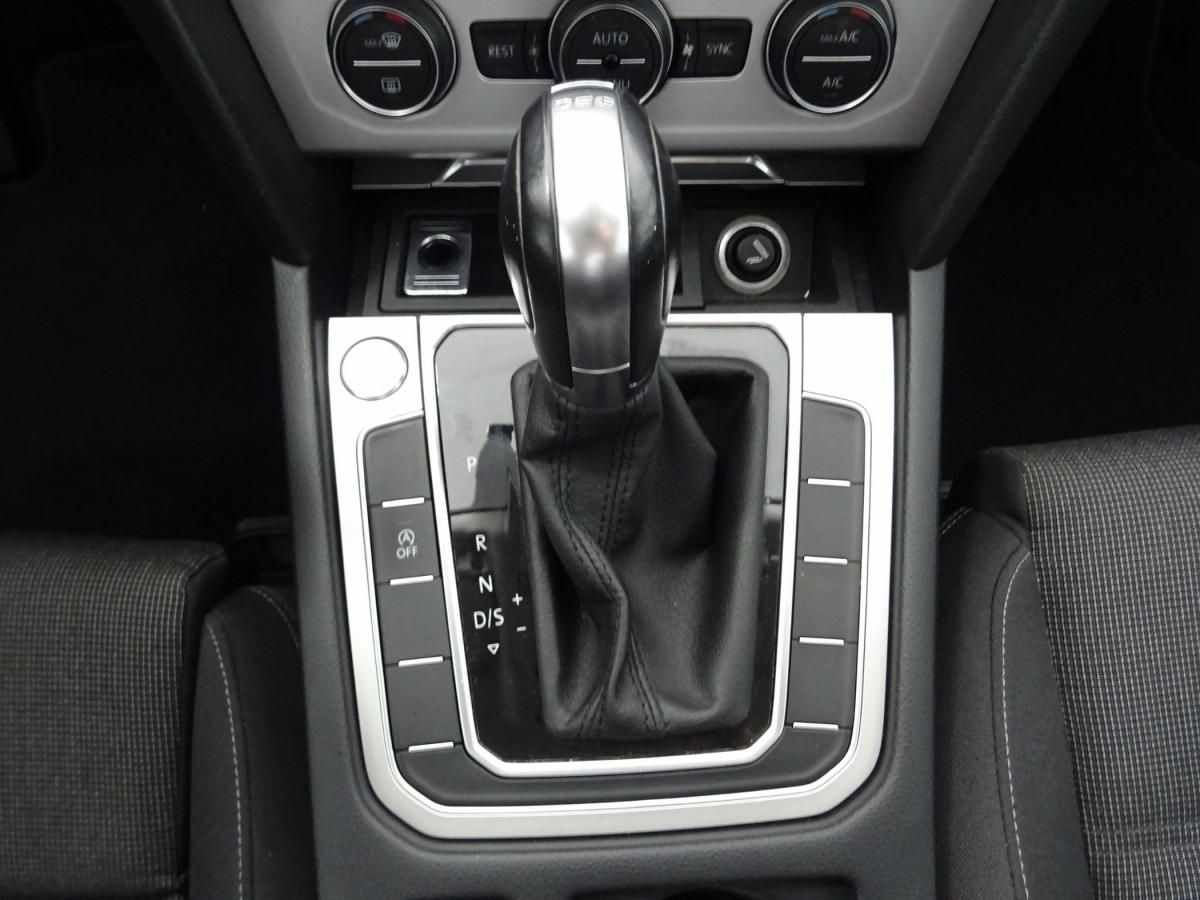 volkswagen-passat-variant-2019-diesel-1598cc