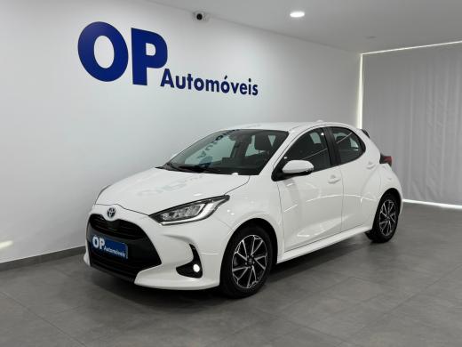 toyota-yaris-2022-hibrido-a-gasolina-1490cc