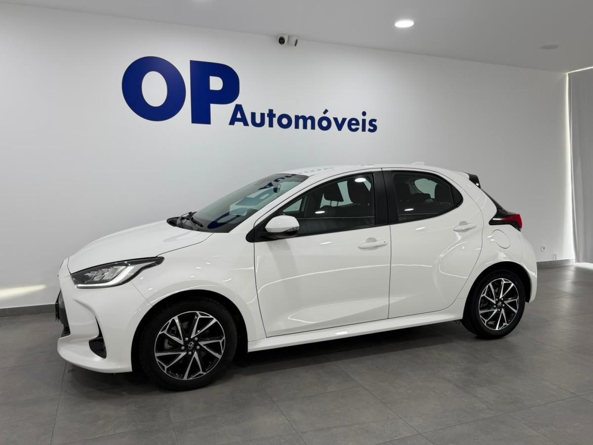 toyota-yaris-2022-hibrido-a-gasolina-1490cc