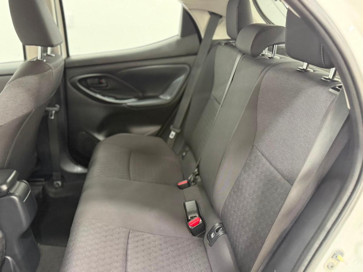 toyota-yaris-2022-hibrido-a-gasolina-1490cc