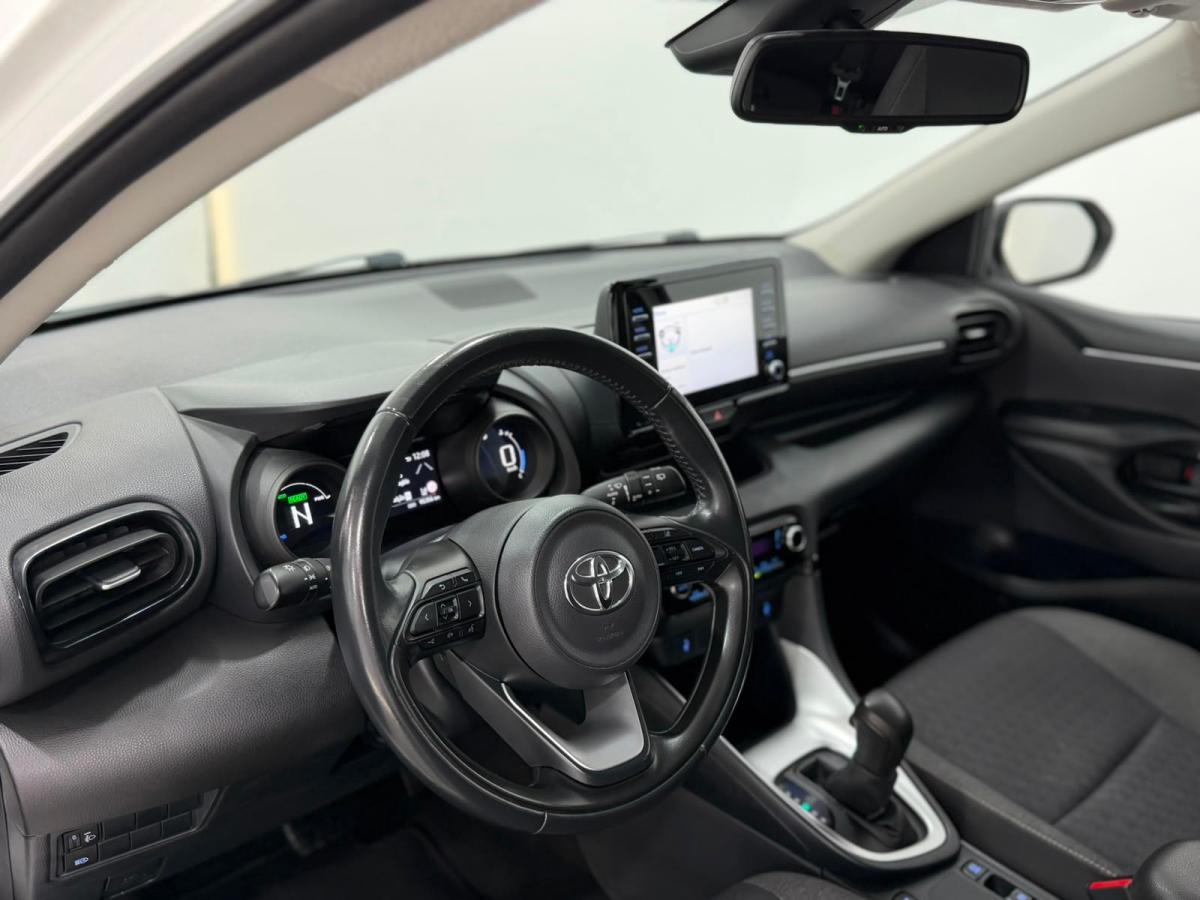 toyota-yaris-2022-hibrido-a-gasolina-1490cc