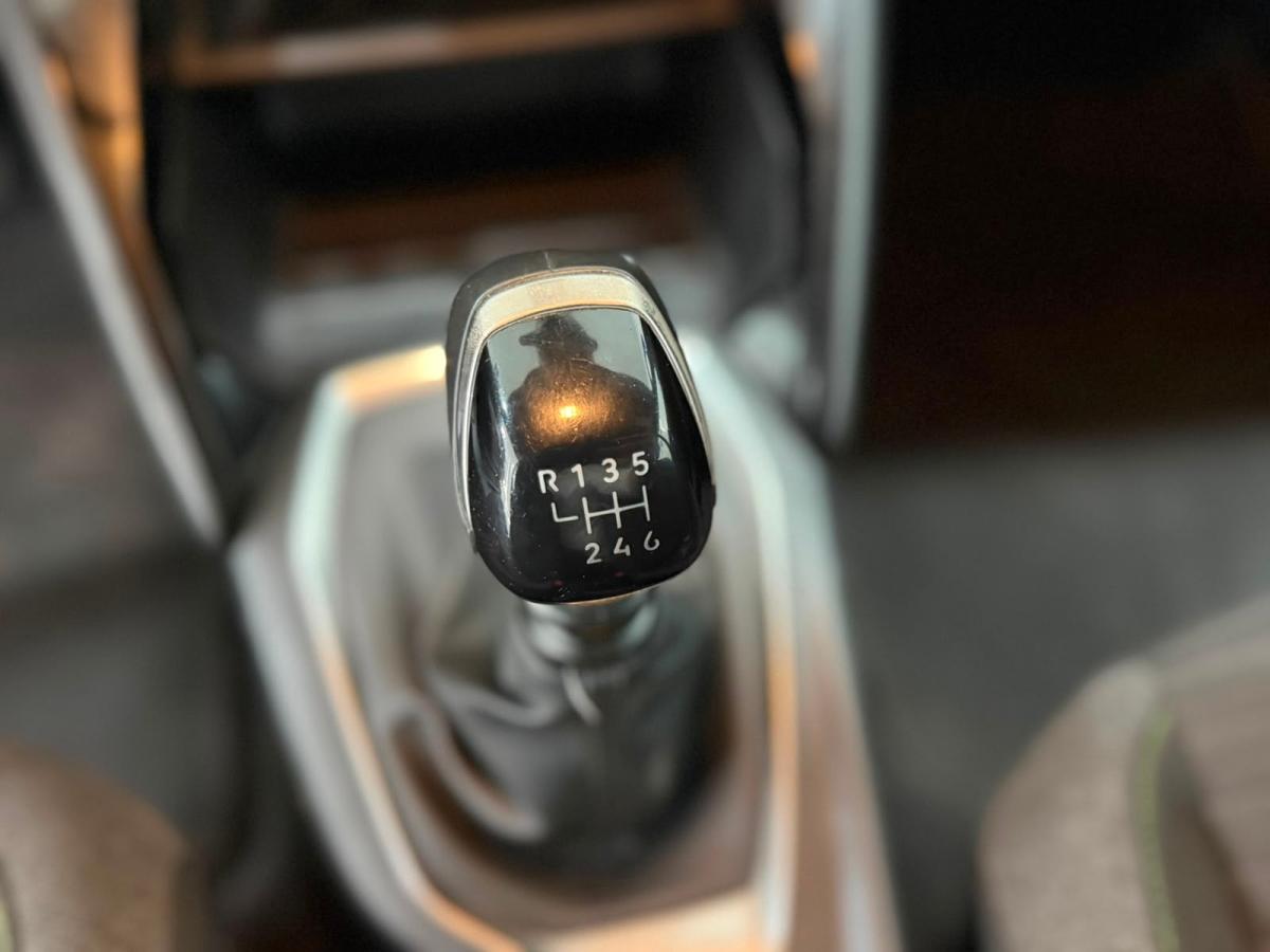 peugeot-2008-2023-gasolina-1199cc