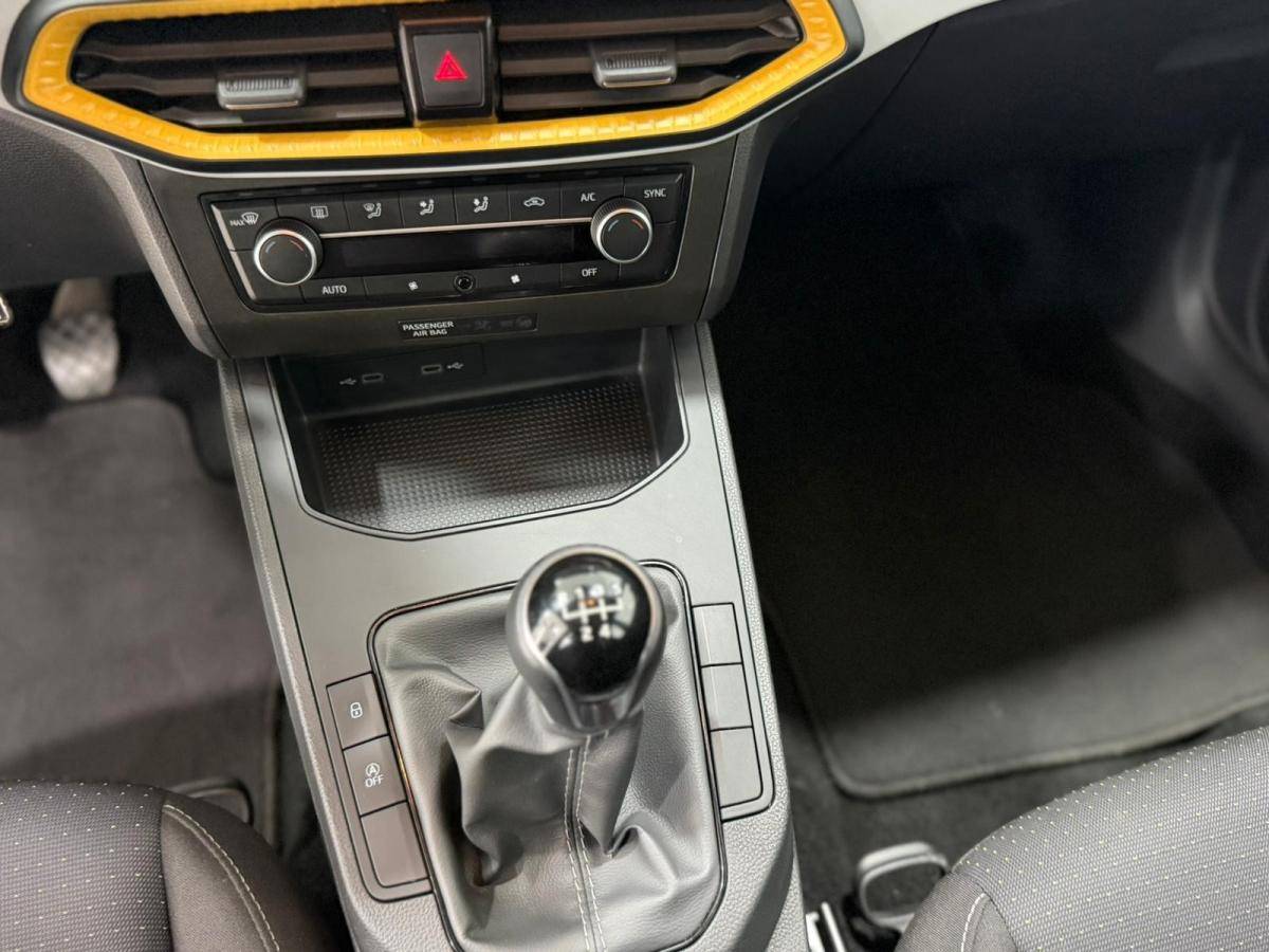 seat-ibiza-2023-gasolina-999cc