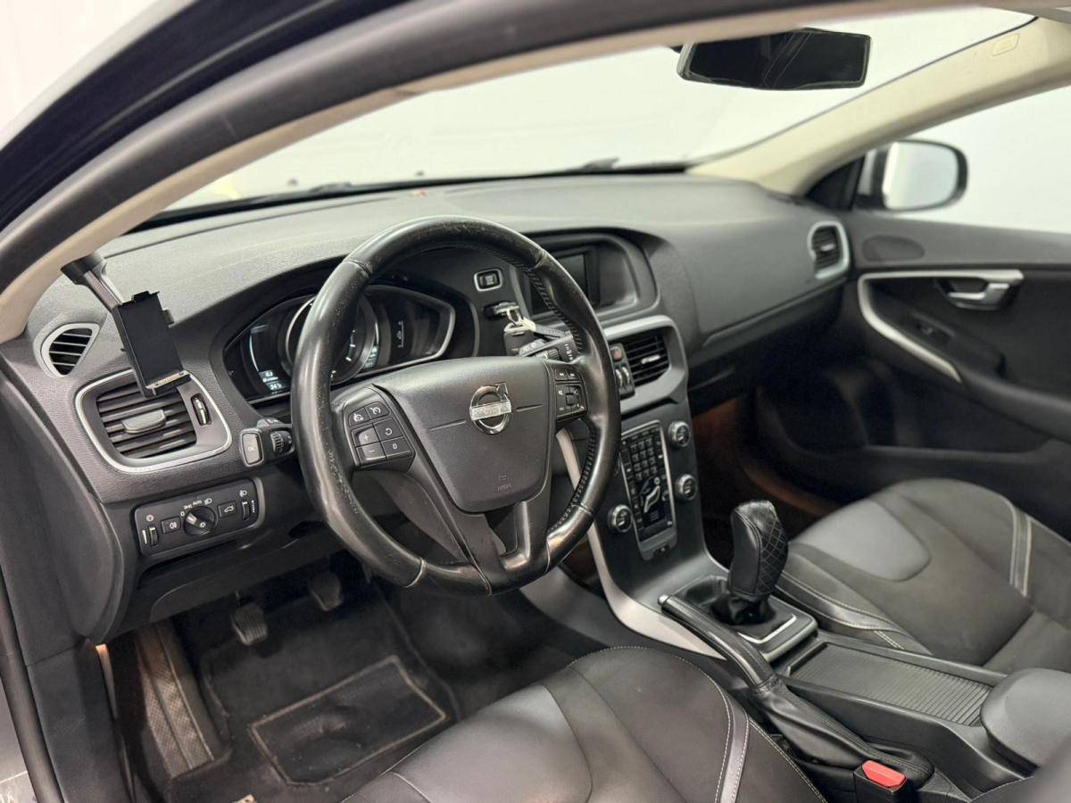 volvo-v40-2013-diesel-1560cc