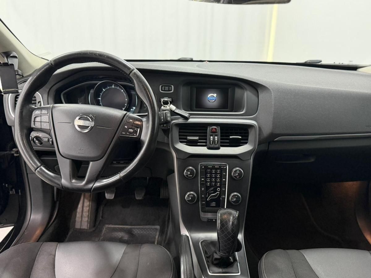 volvo-v40-2013-diesel-1560cc