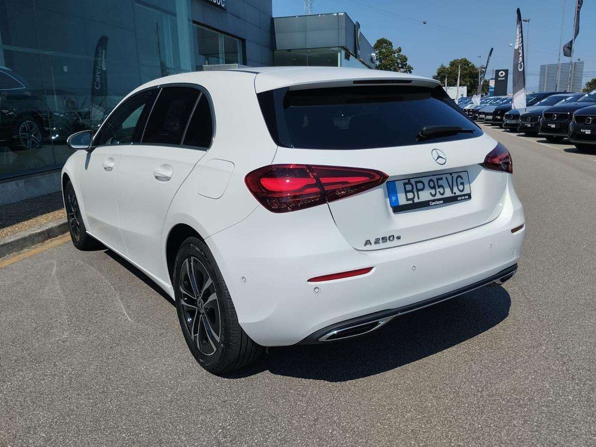 mercedes-benz-classe-a-2024-hibrido-a-gasolina-1332cc