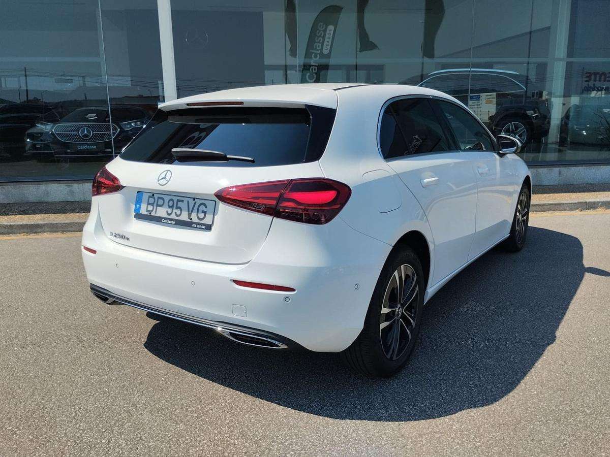mercedes-benz-classe-a-2024-hibrido-a-gasolina-1332cc