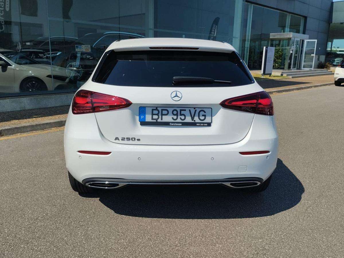 mercedes-benz-classe-a-2024-hibrido-a-gasolina-1332cc