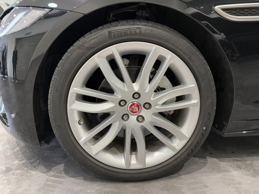 jaguar-xf-sportbrake-2023-diesel-1997cc
