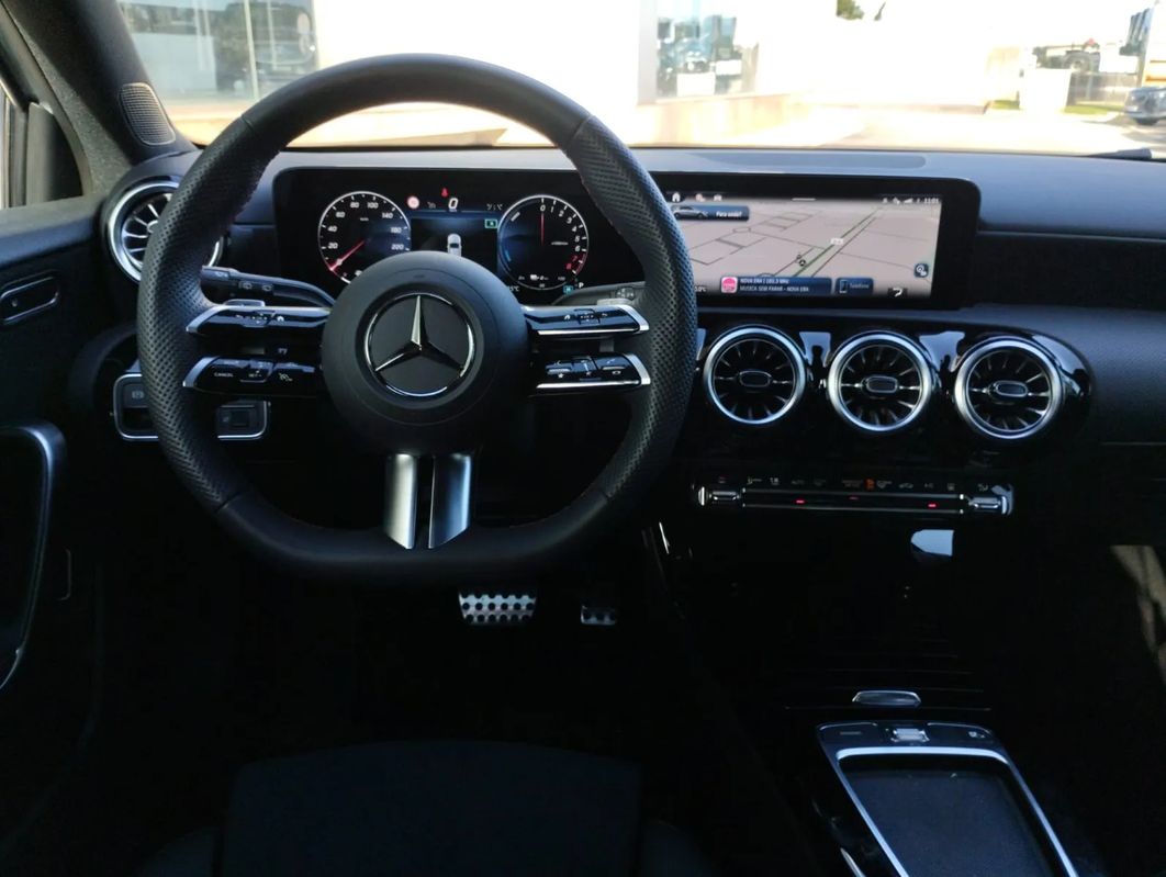 mercedes-benz-classe-a-2024-hibrido-a-gasolina-1332cc