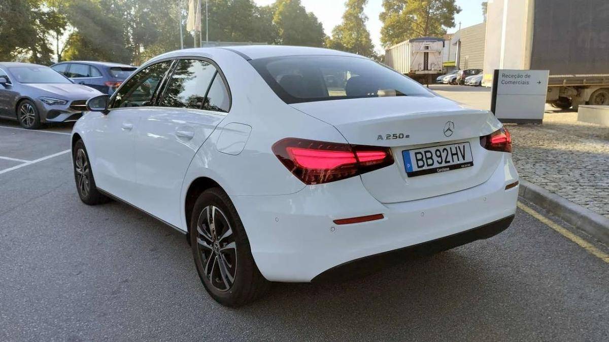 mercedes-benz-classe-a-2023-hibrido-a-gasolina-1332cc