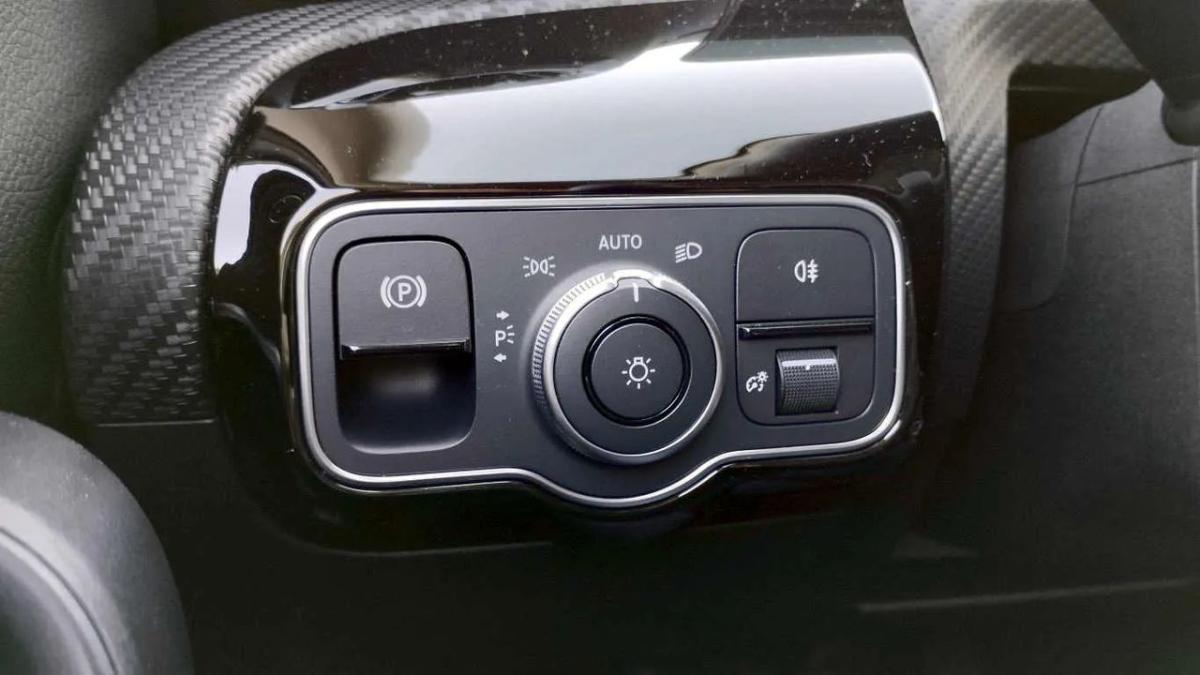 mercedes-benz-classe-a-2023-hibrido-a-gasolina-1332cc
