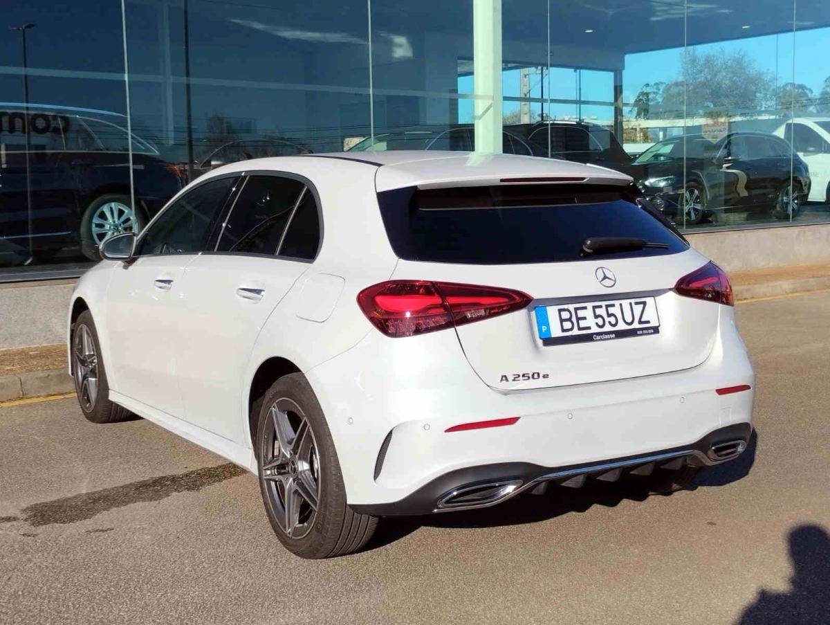 mercedes-benz-classe-a-2023-hibrido-a-gasolina-1332cc