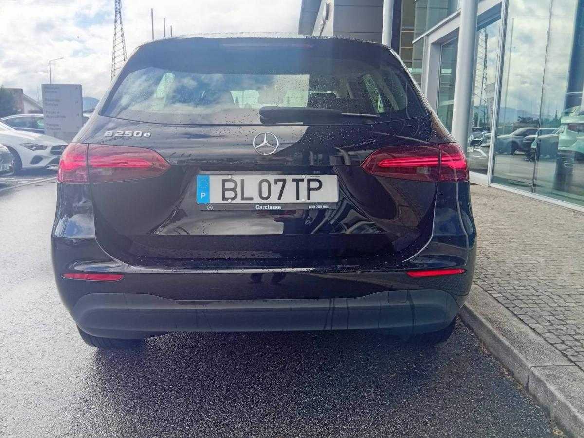 mercedes-benz-classe-b-2024-hibrido-a-gasolina-1332cc