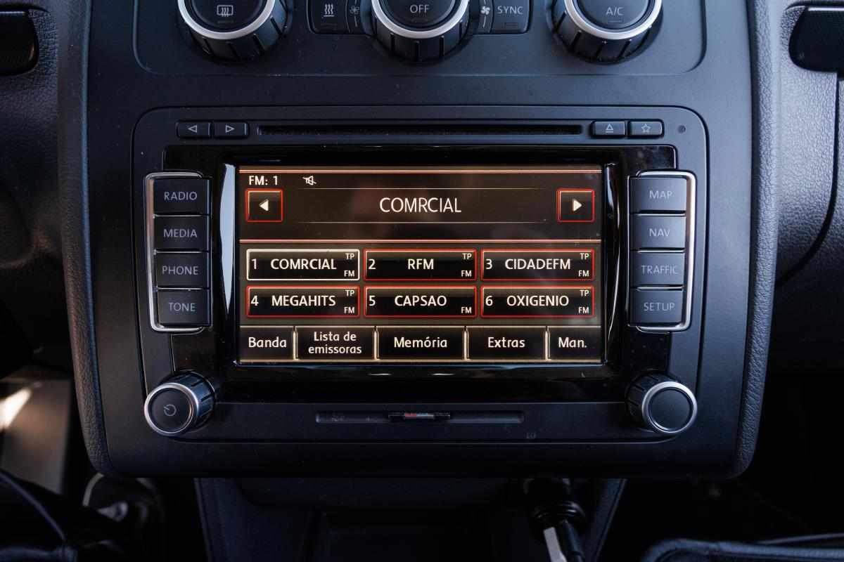 volkswagen-touran-2-0-tdi-2015-diesel-1968cc
