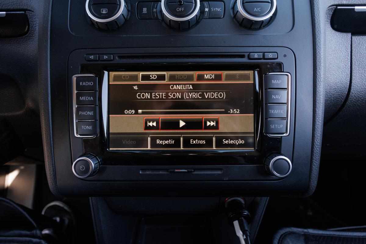 volkswagen-touran-2-0-tdi-2015-diesel-1968cc