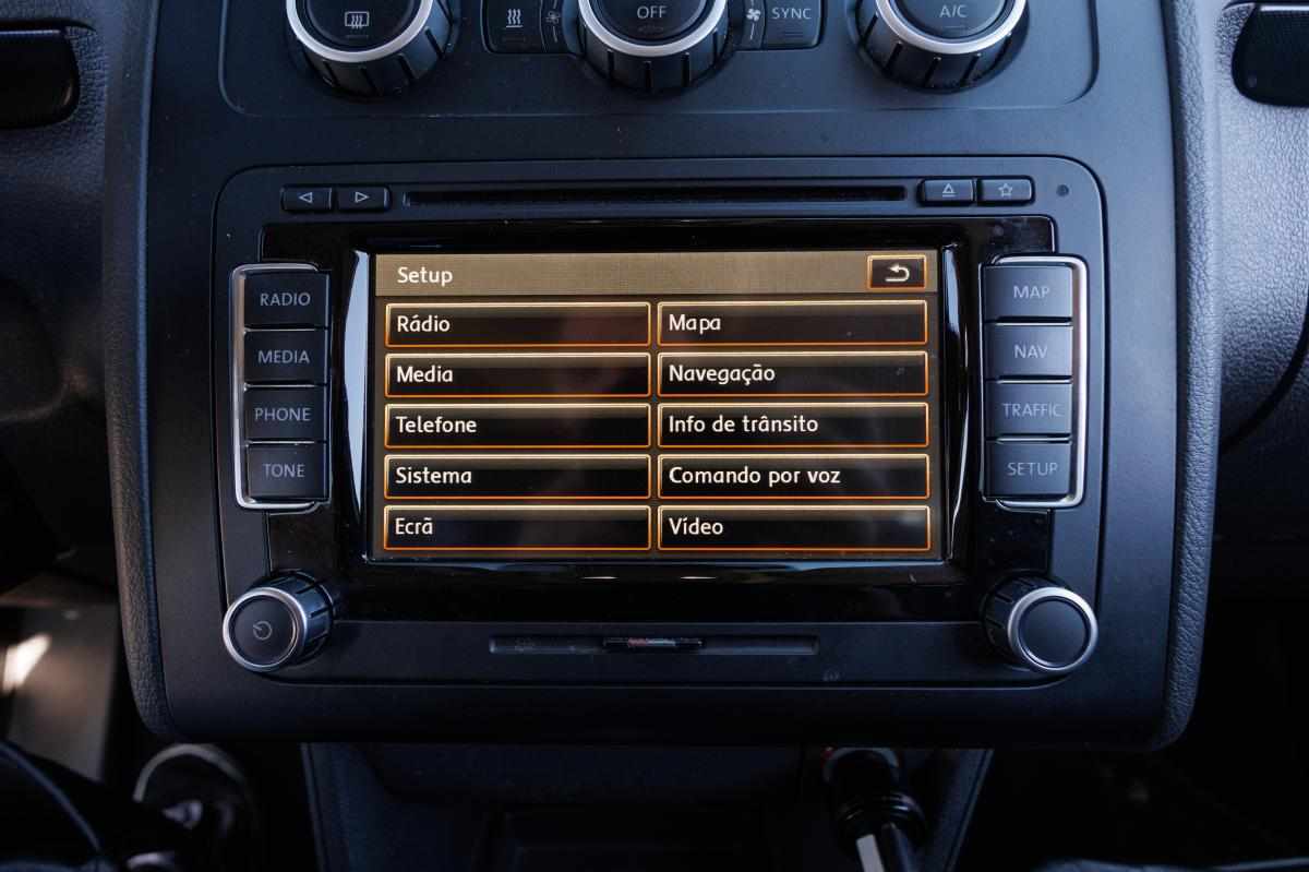 volkswagen-touran-2-0-tdi-2015-diesel-1968cc