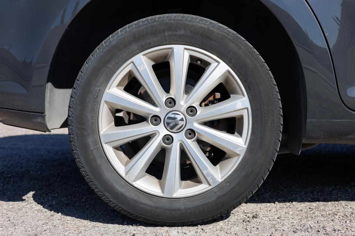 volkswagen-touran-2-0-tdi-2015-diesel-1968cc