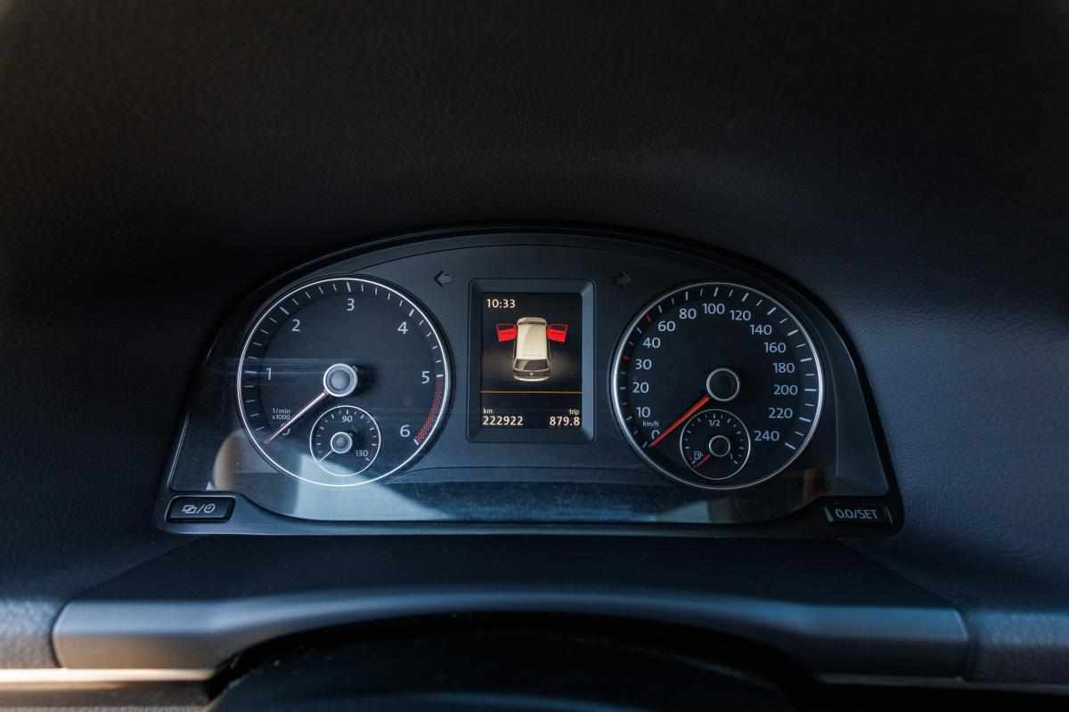 volkswagen-touran-2-0-tdi-2015-diesel-1968cc