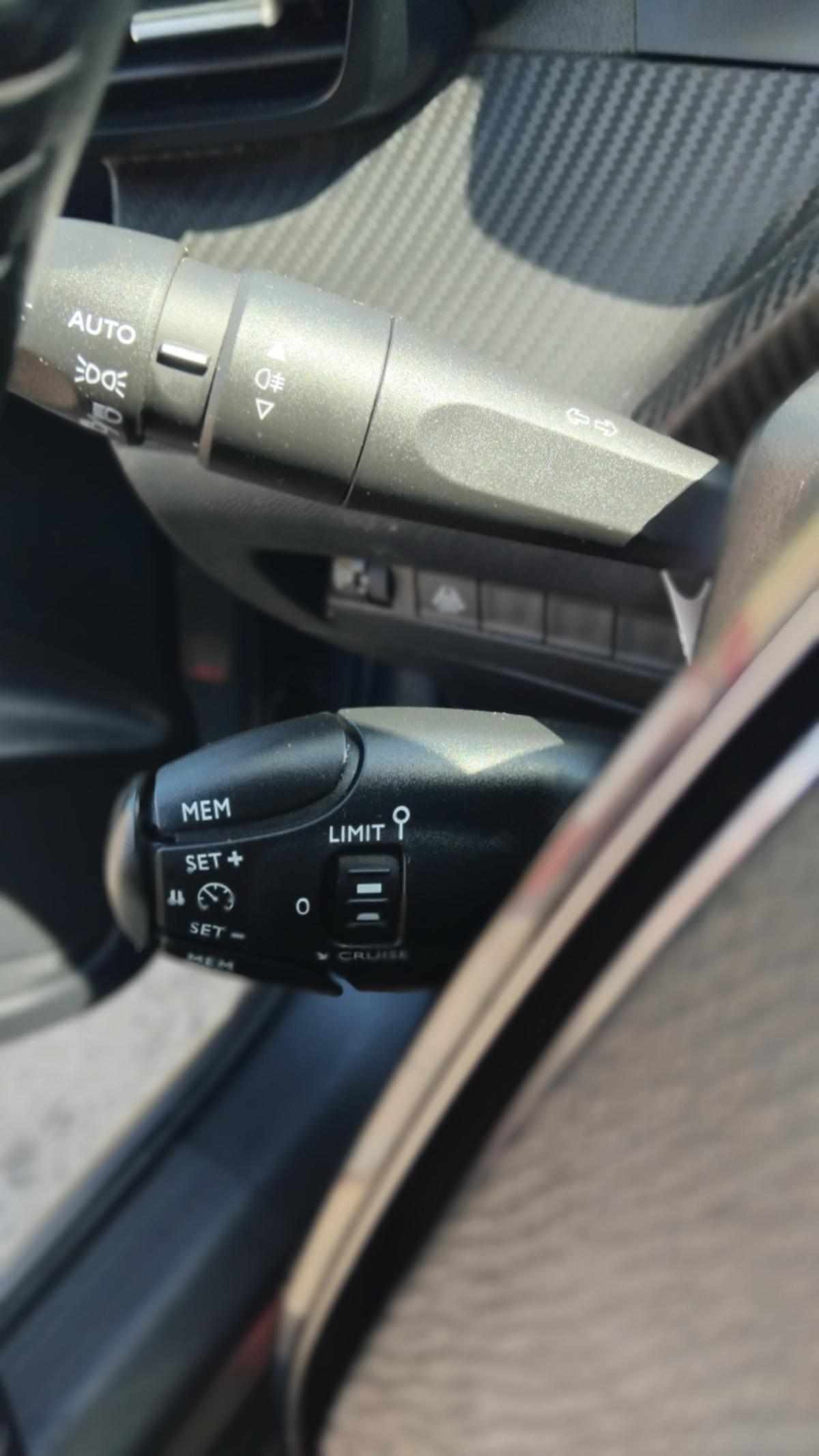 peugeot-208-1-2-puretech-2022-gasolina-1199cc